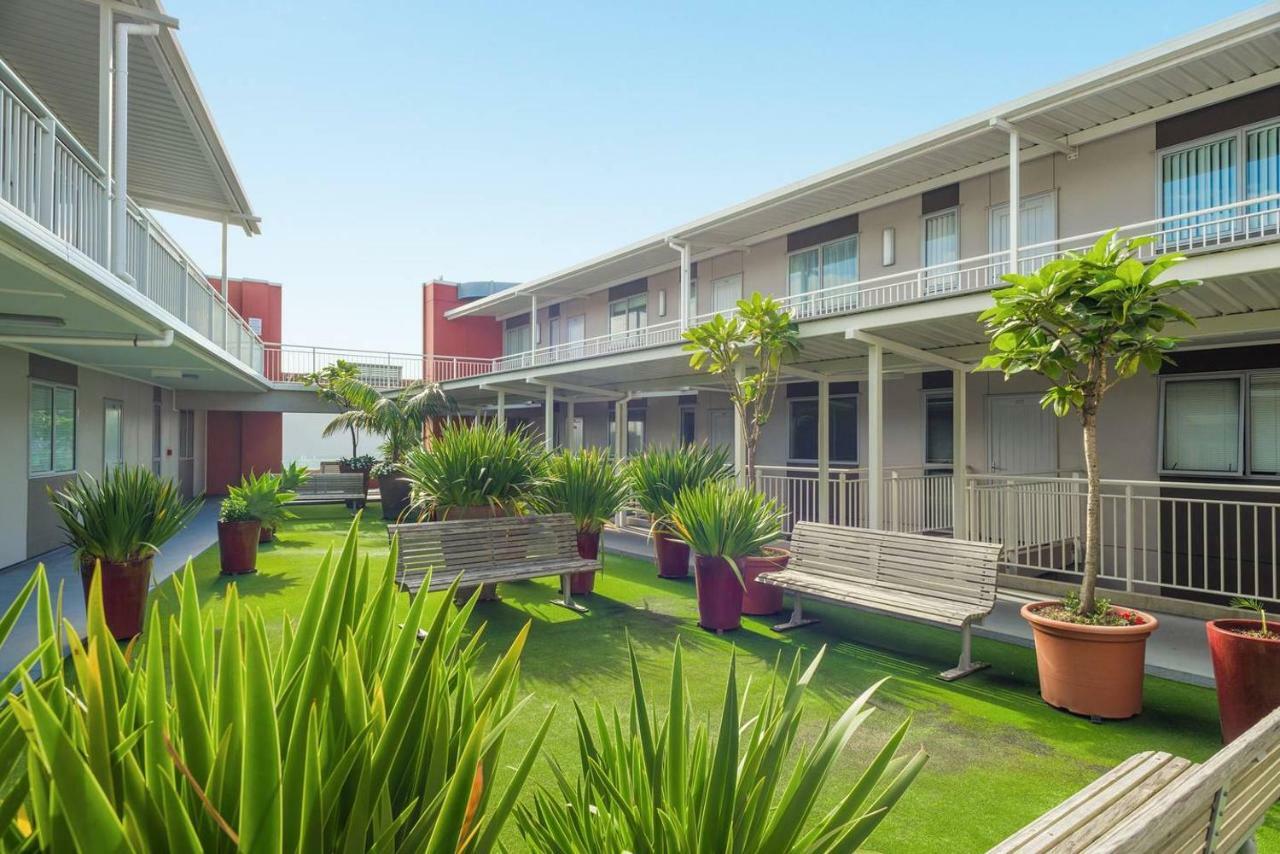 Awesome Downtown Location - Park The Car And Walk To Everything ! Apartment