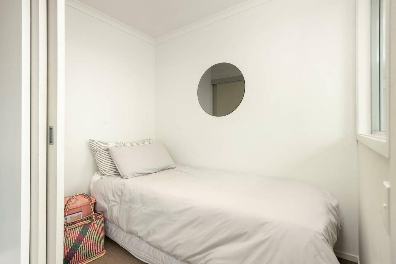 Awesome Downtown Location - Park The Car And Walk To Everything ! Apartment